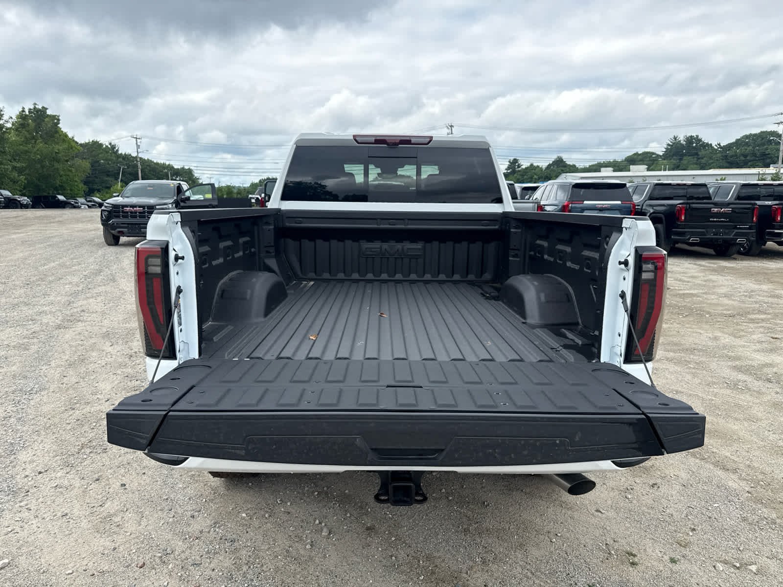 New 2026 GMC Sierra 2500 AT4 w/ Technology Package AWD/4WD image 11