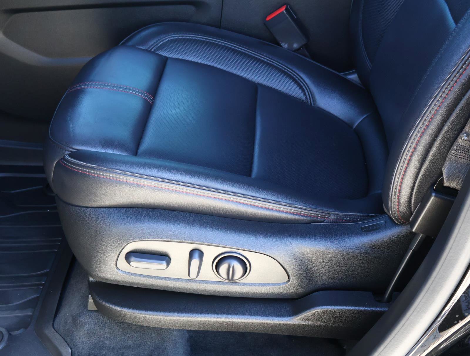 Used 2023 Chevrolet Traverse RS image 15