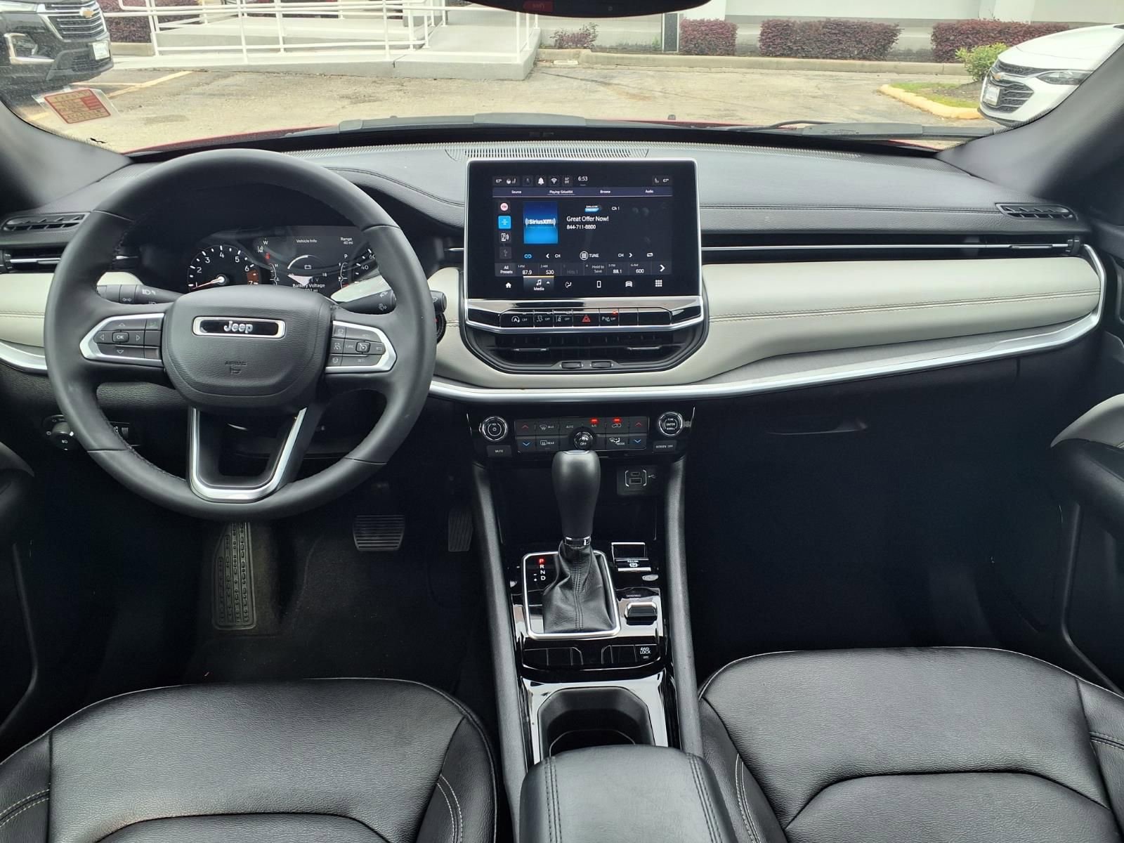 Used 2025 Jeep Compass Limited AWD/4WD image 3
