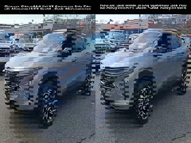 Used 2024 Chevrolet Trax RS w/ Driver Confidence Package image 3