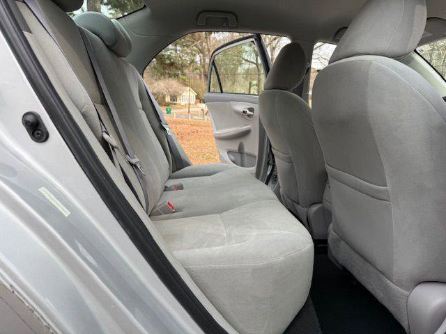 Used 2010 Toyota Corolla image 32