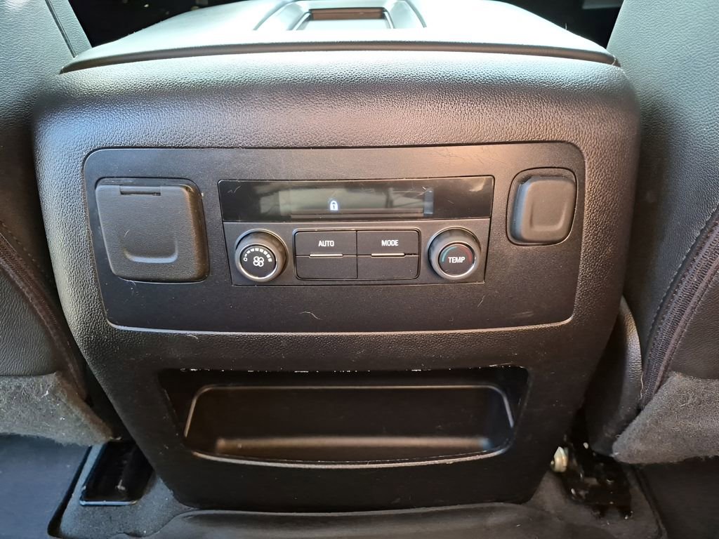 Used 2019 Chevrolet Suburban LT RWD image 22