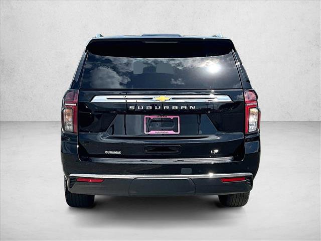 Used 2024 Chevrolet Suburban LT w/ Luxury Package RWD image 4