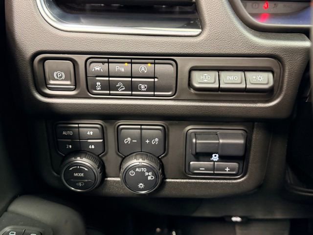 Certified 2024 Chevrolet Suburban High Country AWD/4WD image 19