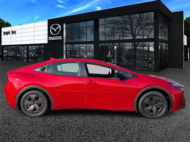 Used 2024 Toyota Prius LE FWD image 5