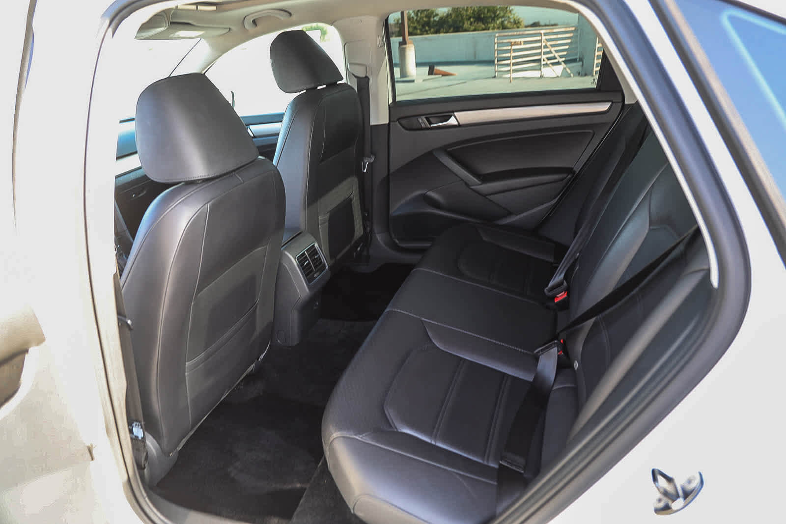 Used 2014 Volkswagen Passat 1.8T SE FWD image 18