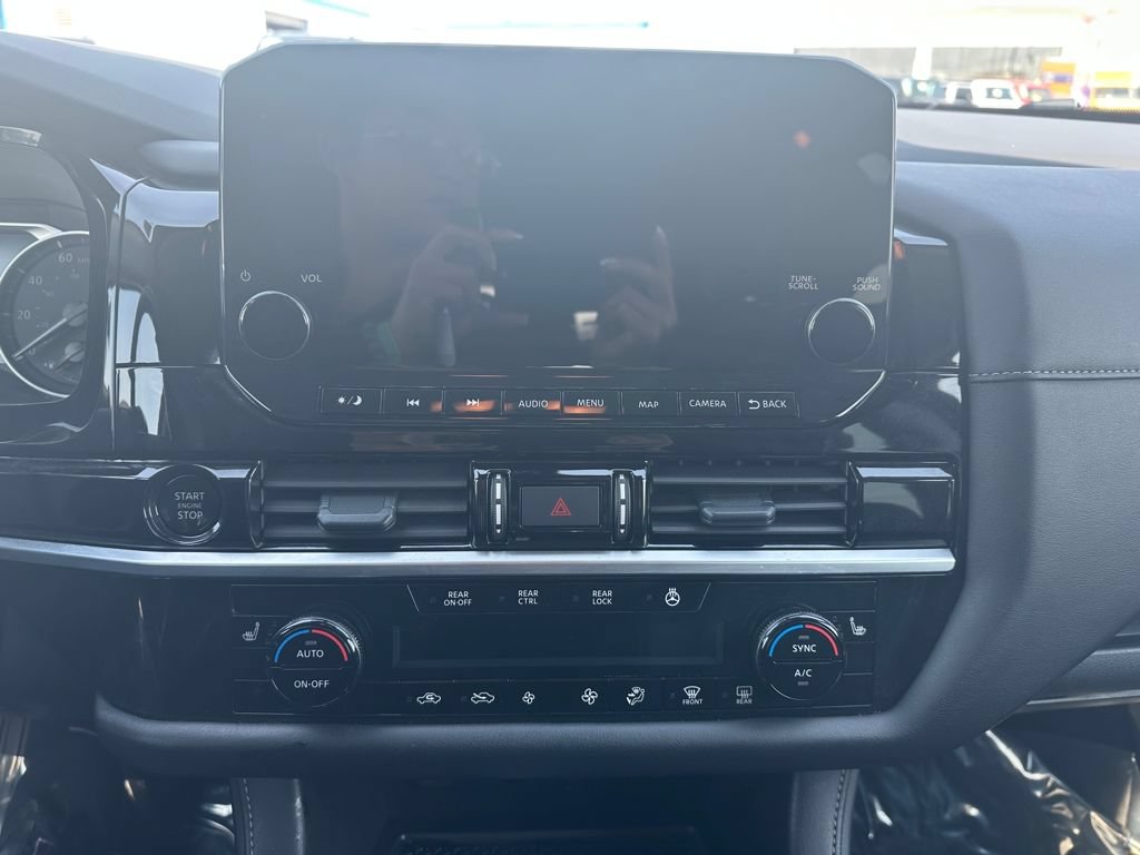 Used 2025 Nissan Pathfinder SL AWD/4WD image 23