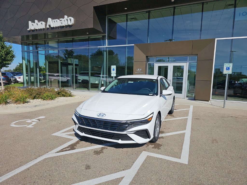 New 2026 Hyundai Elantra SE FWD image 1