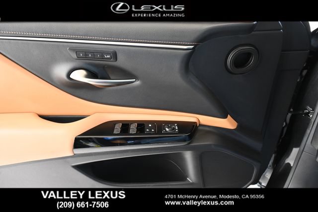 Used 2025 Lexus ES 300h w/ Premium Package FWD image 12