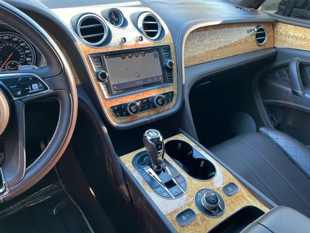 Used 2018 Bentley Bentayga Onyx Edition image 27