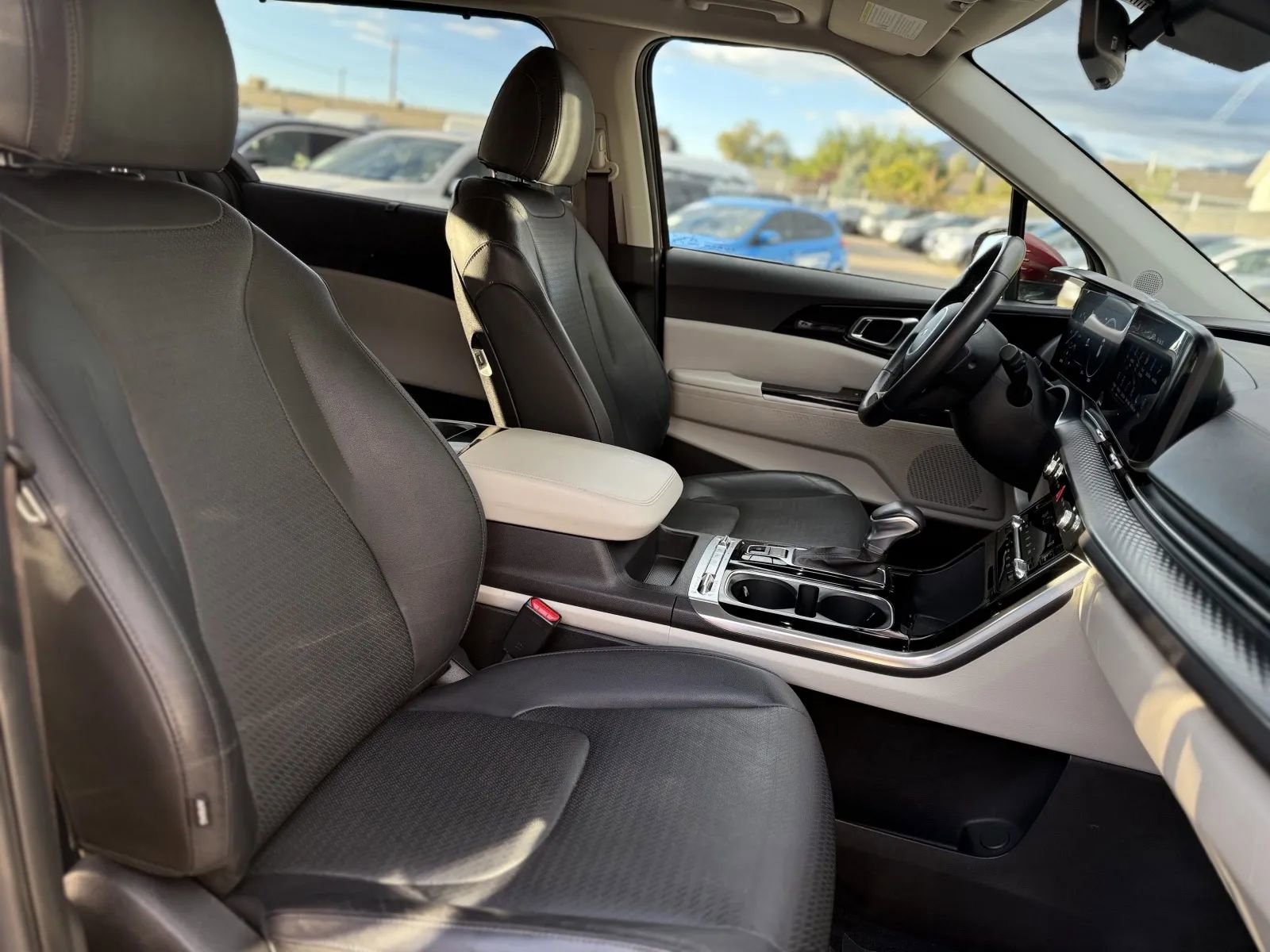 Used 2023 Kia Carnival SX Prestige w/ Paint Protection Package image 21