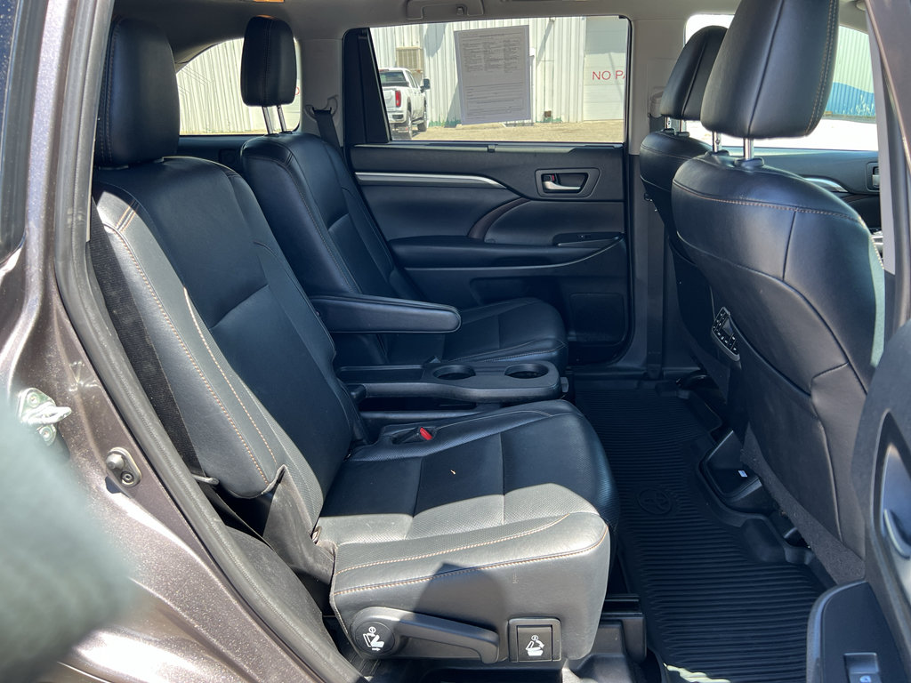 Used 2019 Toyota Highlander Limited Platinum AWD/4WD image 29