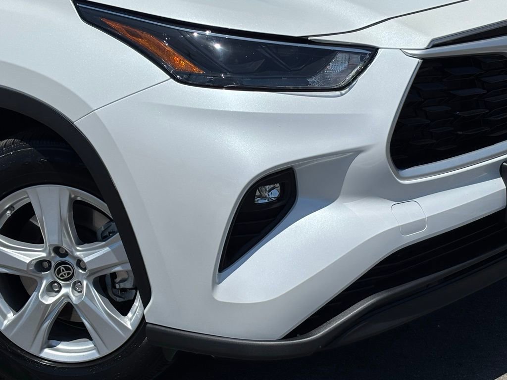 Used 2022 Toyota Highlander LE FWD image 8