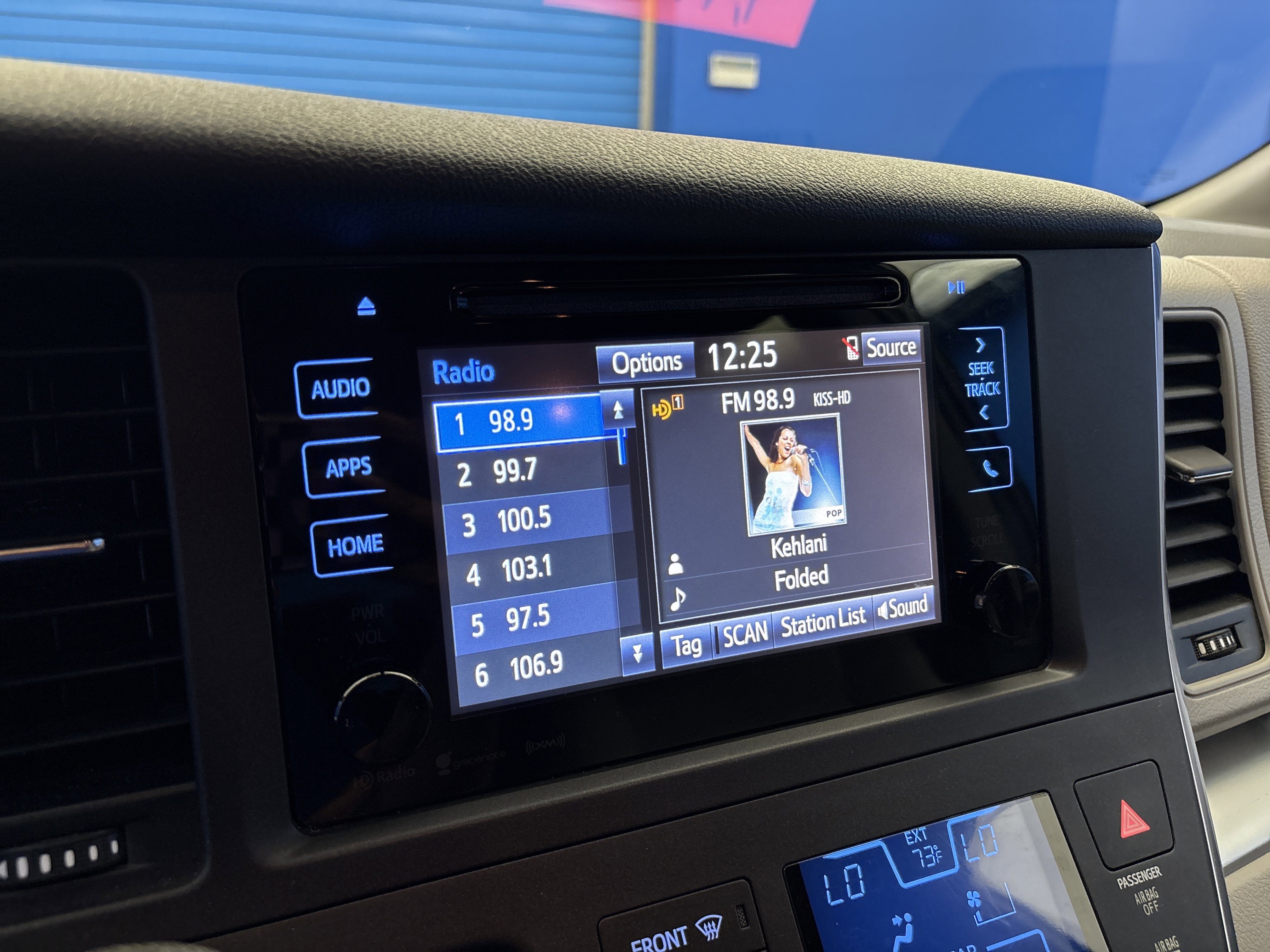 Used 2017 Toyota Sienna LE image 19