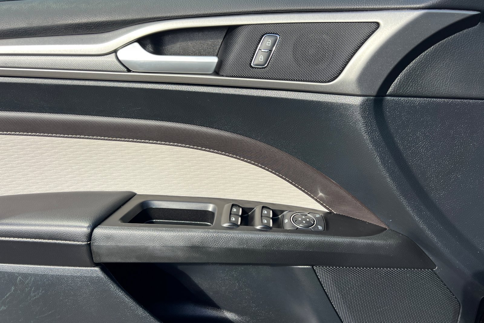 Certified 2019 Ford Fusion SE w/ Equipment Group 151A image 12