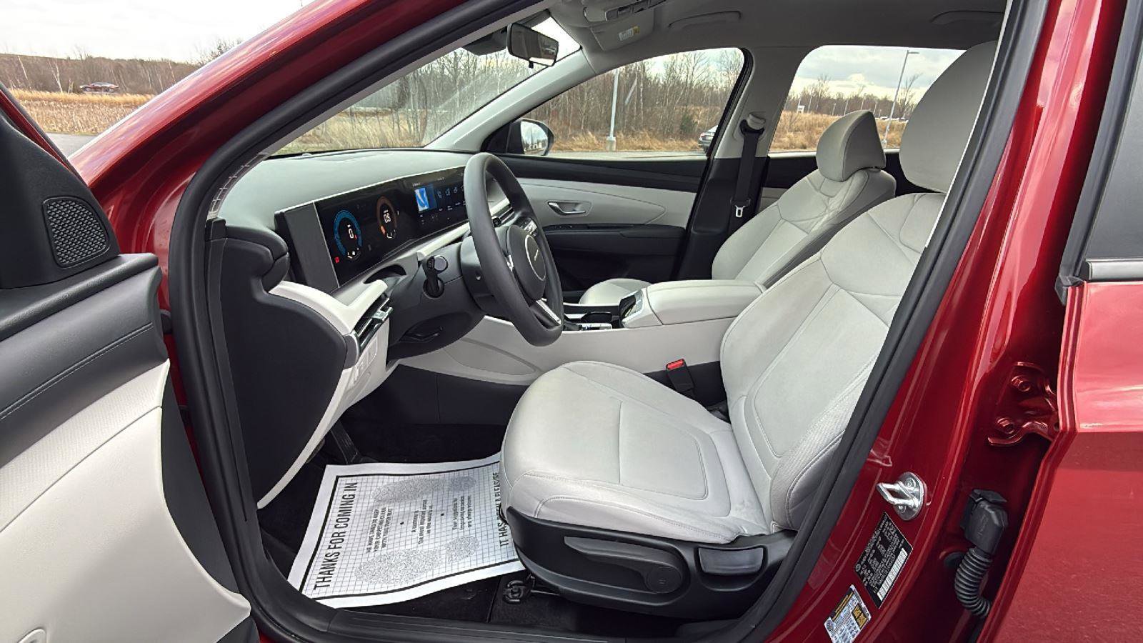 Used 2025 Hyundai Tucson SE image 25