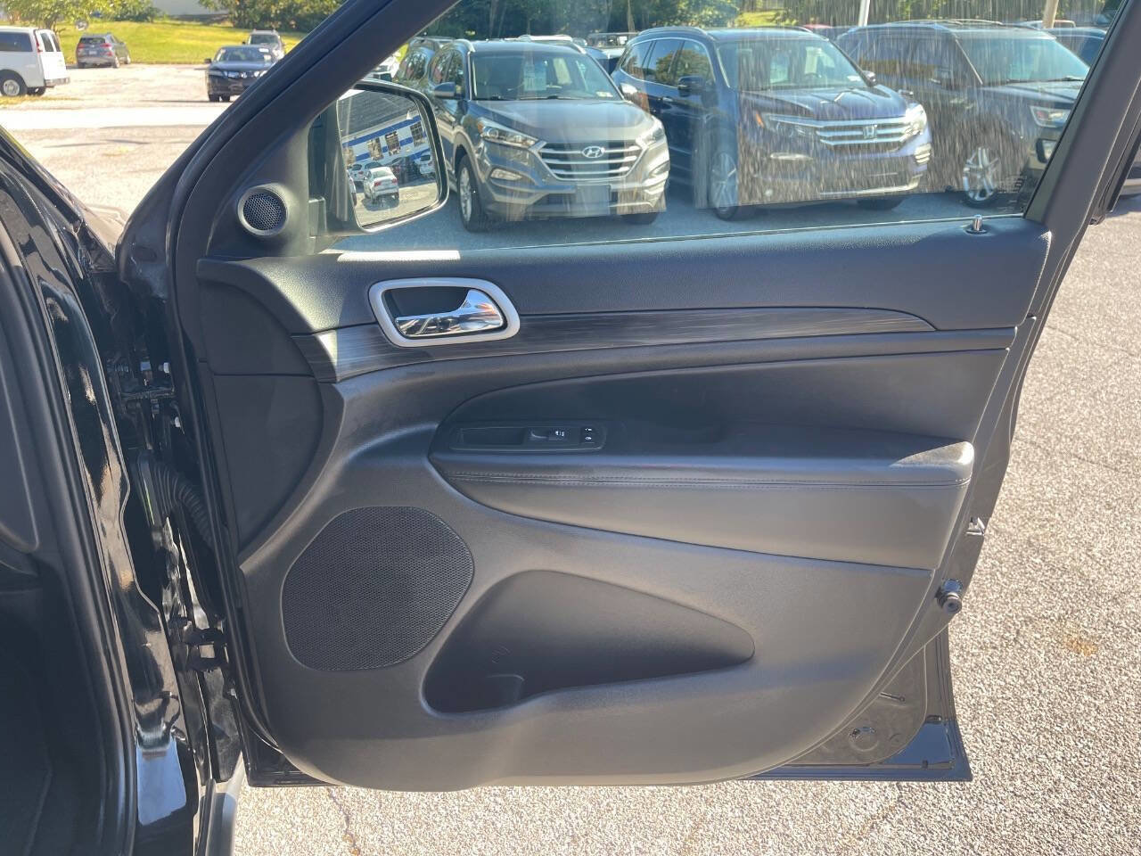 Used 2021 Jeep Grand Cherokee Laredo X image 33