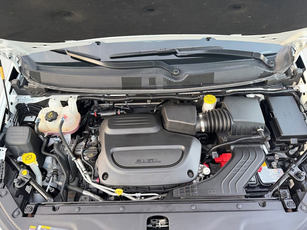 Used 2024 Chrysler Pacifica Touring-L image 24