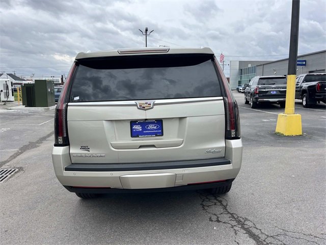 Used 2016 Cadillac Escalade Platinum image 4