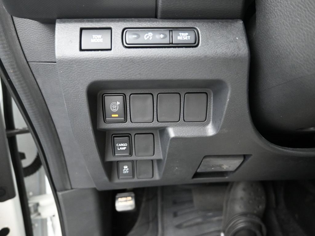 Used 2022 Nissan Frontier SV w/ Technology Package image 11