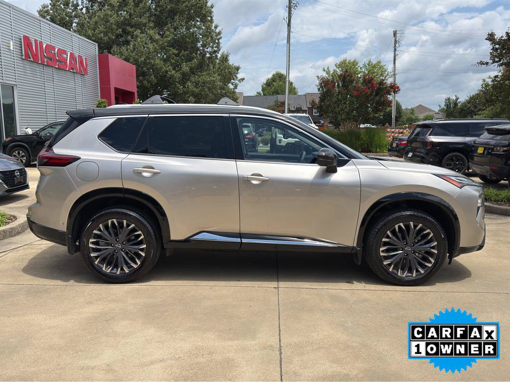 Used 2025 Nissan Rogue Platinum AWD/4WD image 2