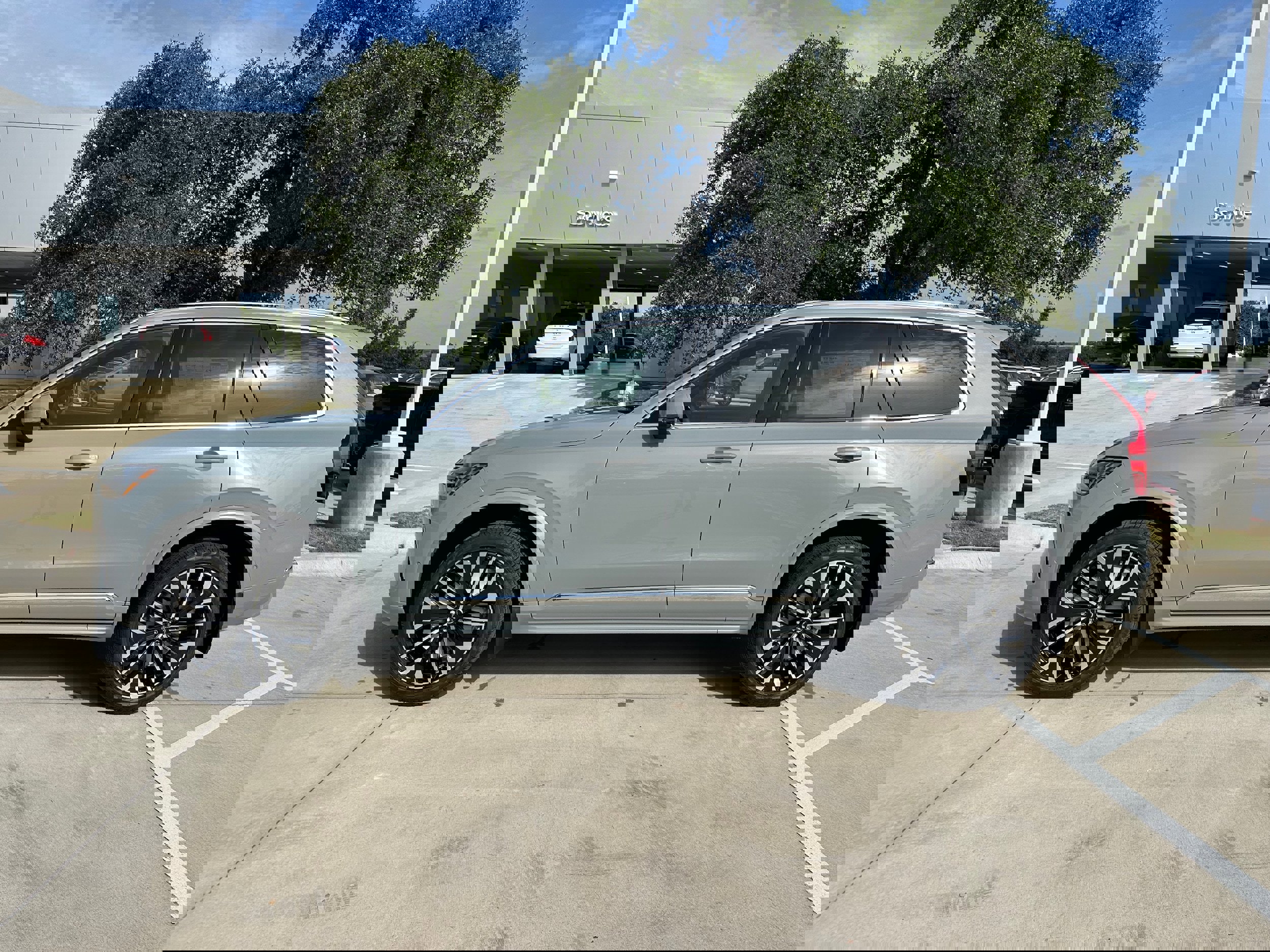 Used 2026 Volvo XC90 B5 Plus w/ Protection Package Premier image 3