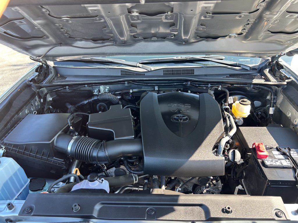 Certified 2023 Toyota Tacoma SR5 w/ Technology Package AWD/4WD image 19