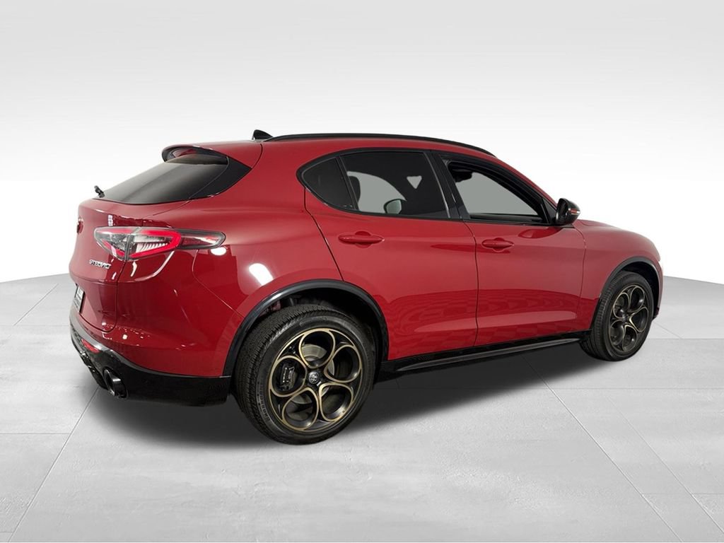 Used 2025 Alfa Romeo Stelvio Sprint AWD/4WD image 6