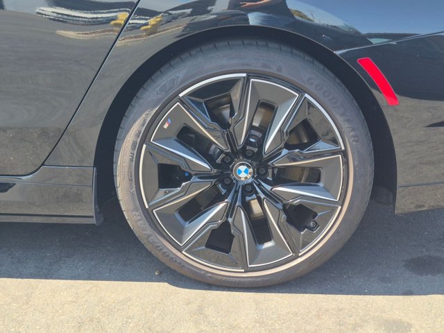Certified 2023 BMW i7 xDrive60 AWD/4WD image 22