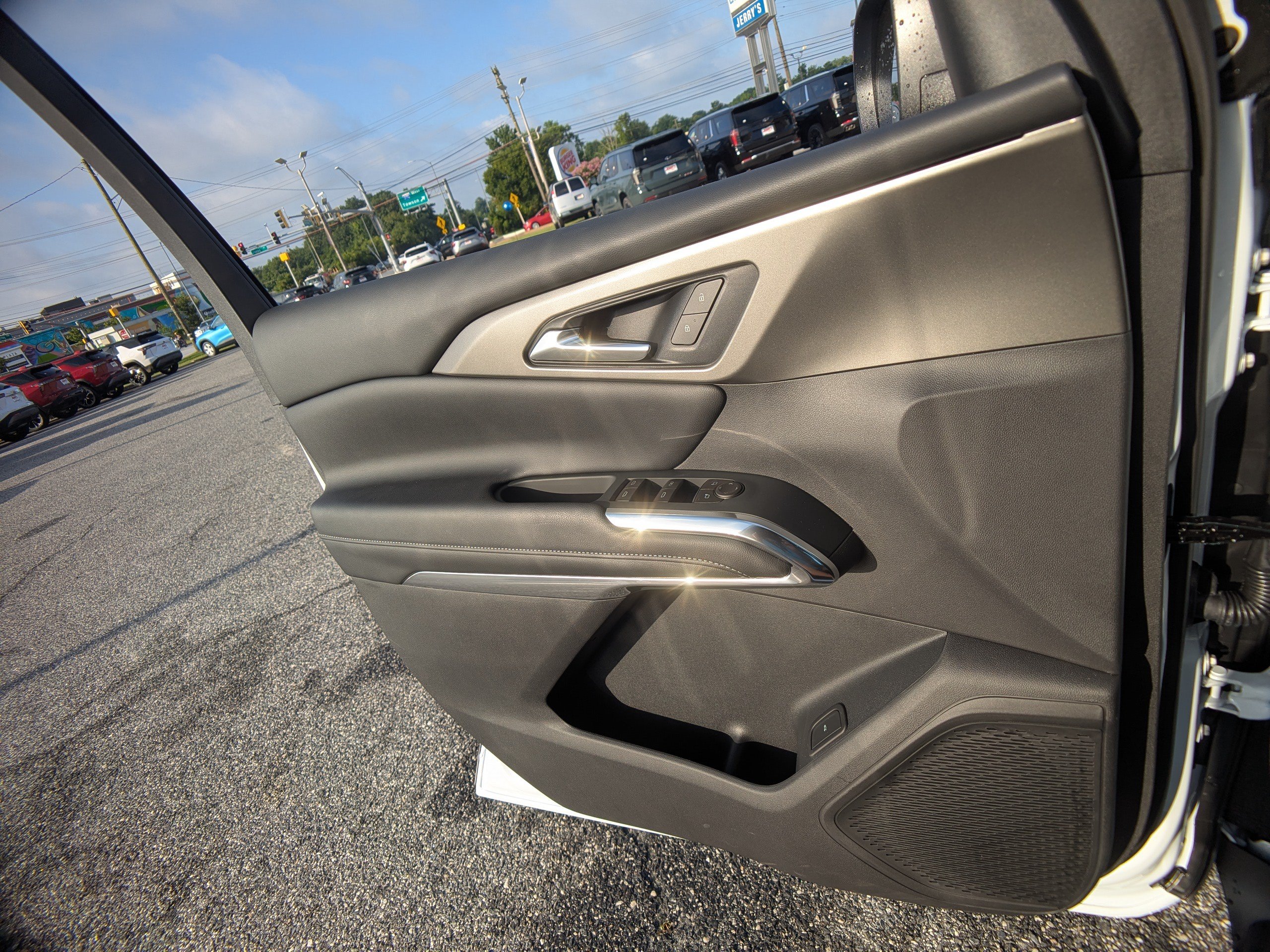 New 2026 Chevrolet Traverse LT w/ LPO, Floor Liner Package FWD image 23