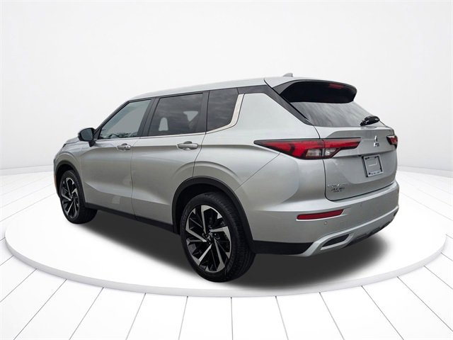 Used 2024 Mitsubishi Outlander SE image 14
