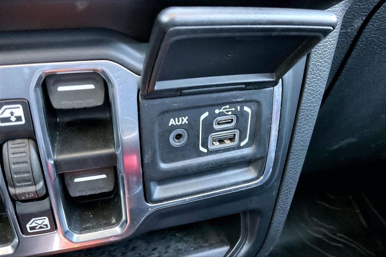 Certified 2022 Jeep Gladiator Sport image 17
