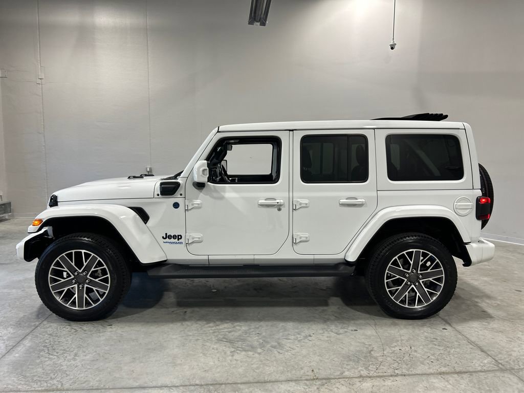 Used 2022 Jeep Wrangler Unlimited Sahara image 9