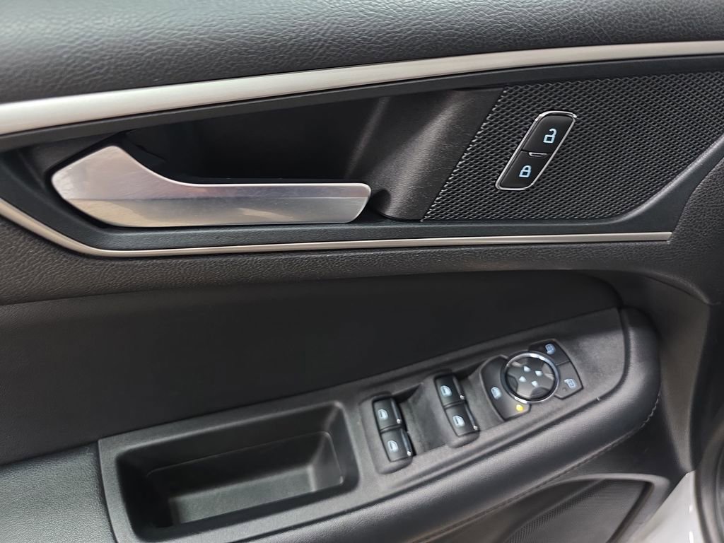 Used 2024 Ford Edge SEL image 26