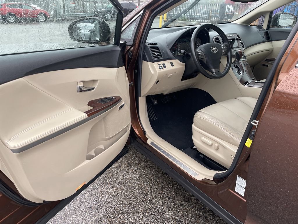 Used 2012 Toyota Venza XLE w/ XLE Premium Pkg AWD/4WD image 14