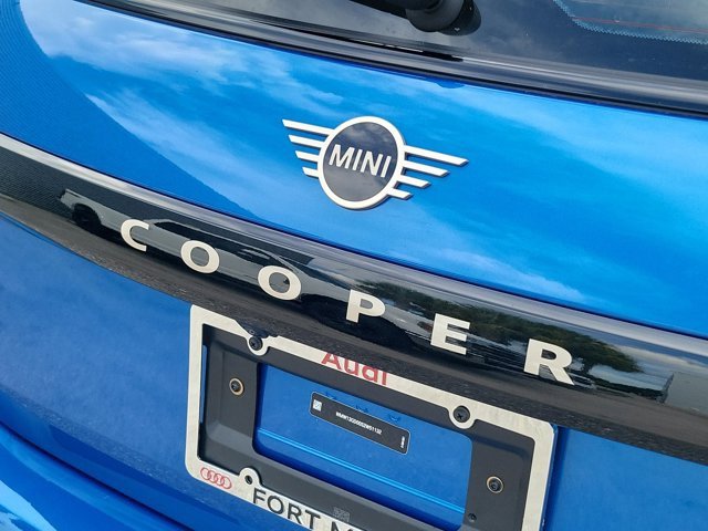Used 2025 MINI Cooper 2-Door Hardtop image 8