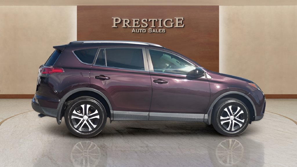 Used 2018 Toyota RAV4 LE FWD image 32