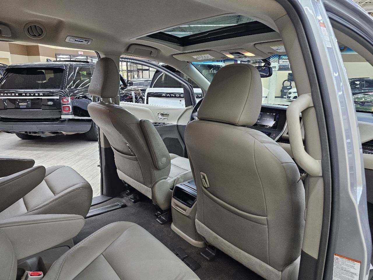 Used 2015 Toyota Sienna XLE w/ XLE Navigation Package FWD image 23