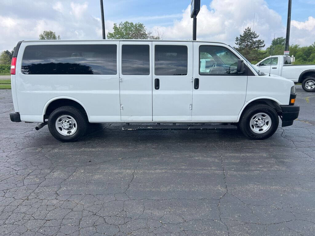 Used 2019 Chevrolet Express 3500 LS RWD image 8