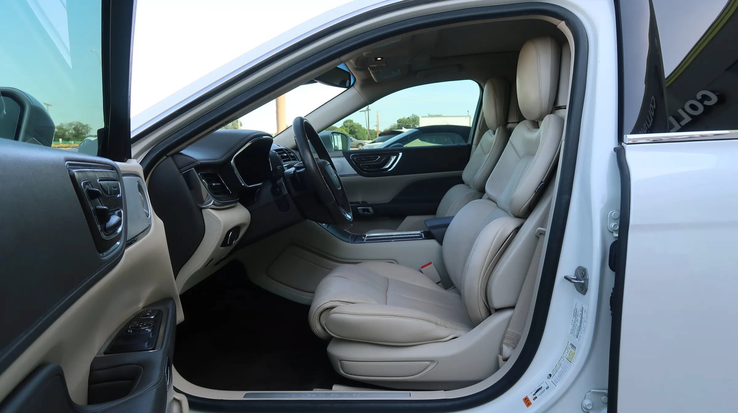 Used 2018 Lincoln Continental Reserve w/ Rear-seat Package FWD image 16