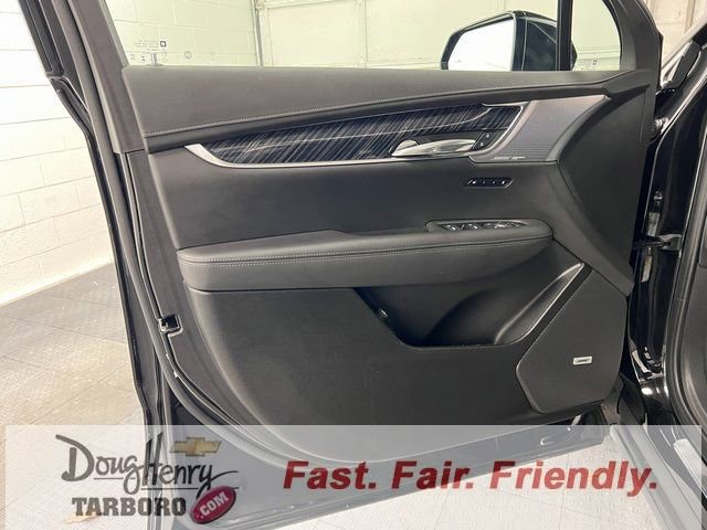 Used 2025 Cadillac XT6 Premium Luxury image 28