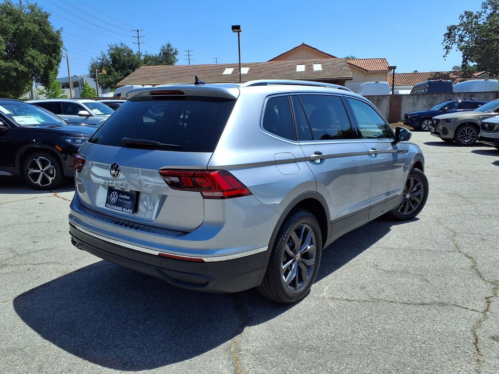 Certified 2023 Volkswagen Tiguan SE w/ Panoramic Sunroof Package FWD image 5