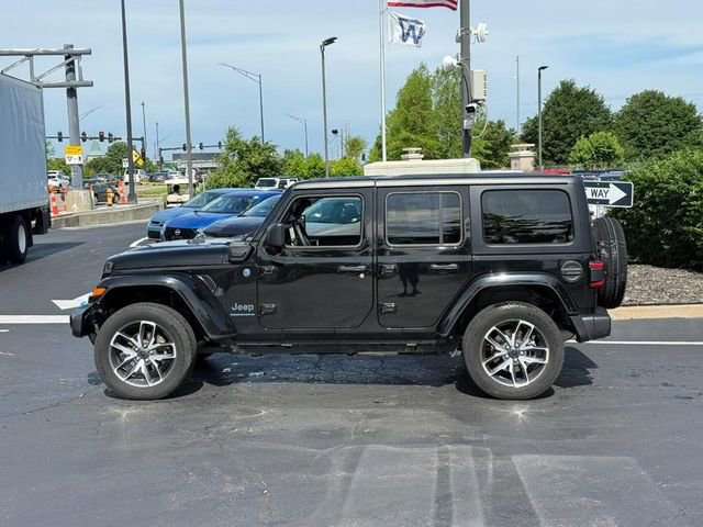 Used 2024 Jeep Wrangler Unlimited w/ Convenience Group AWD/4WD image 2