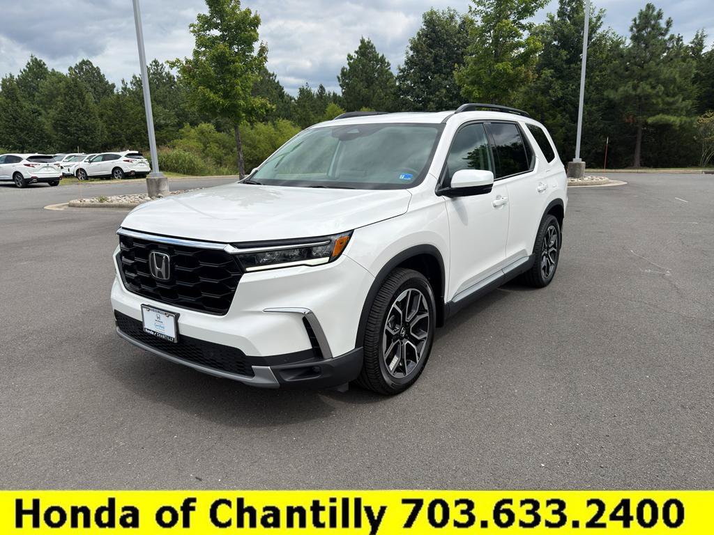 Certified 2025 Honda Pilot Touring image 3