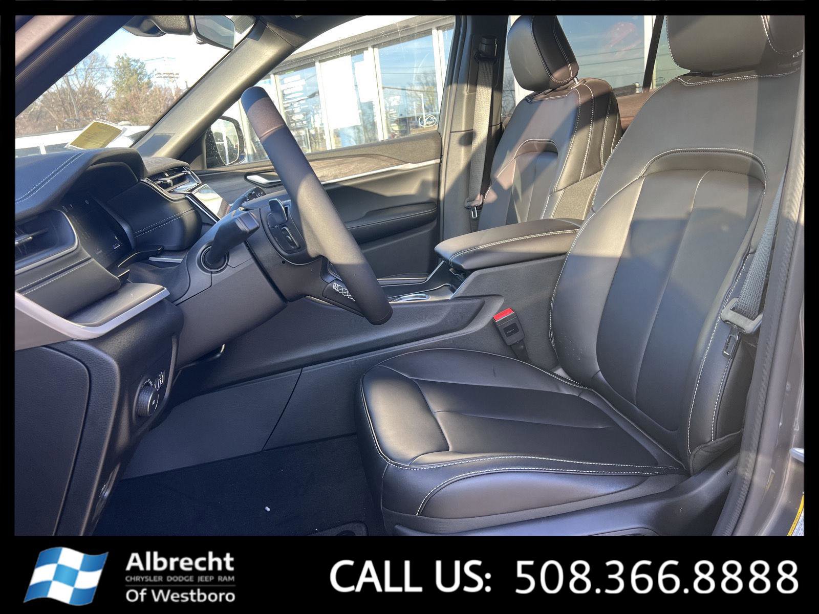 New 2025 Jeep Grand Cherokee Limited image 10