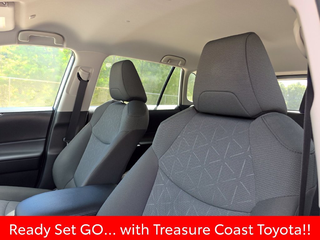Used 2025 Toyota RAV4 XLE AWD/4WD image 25