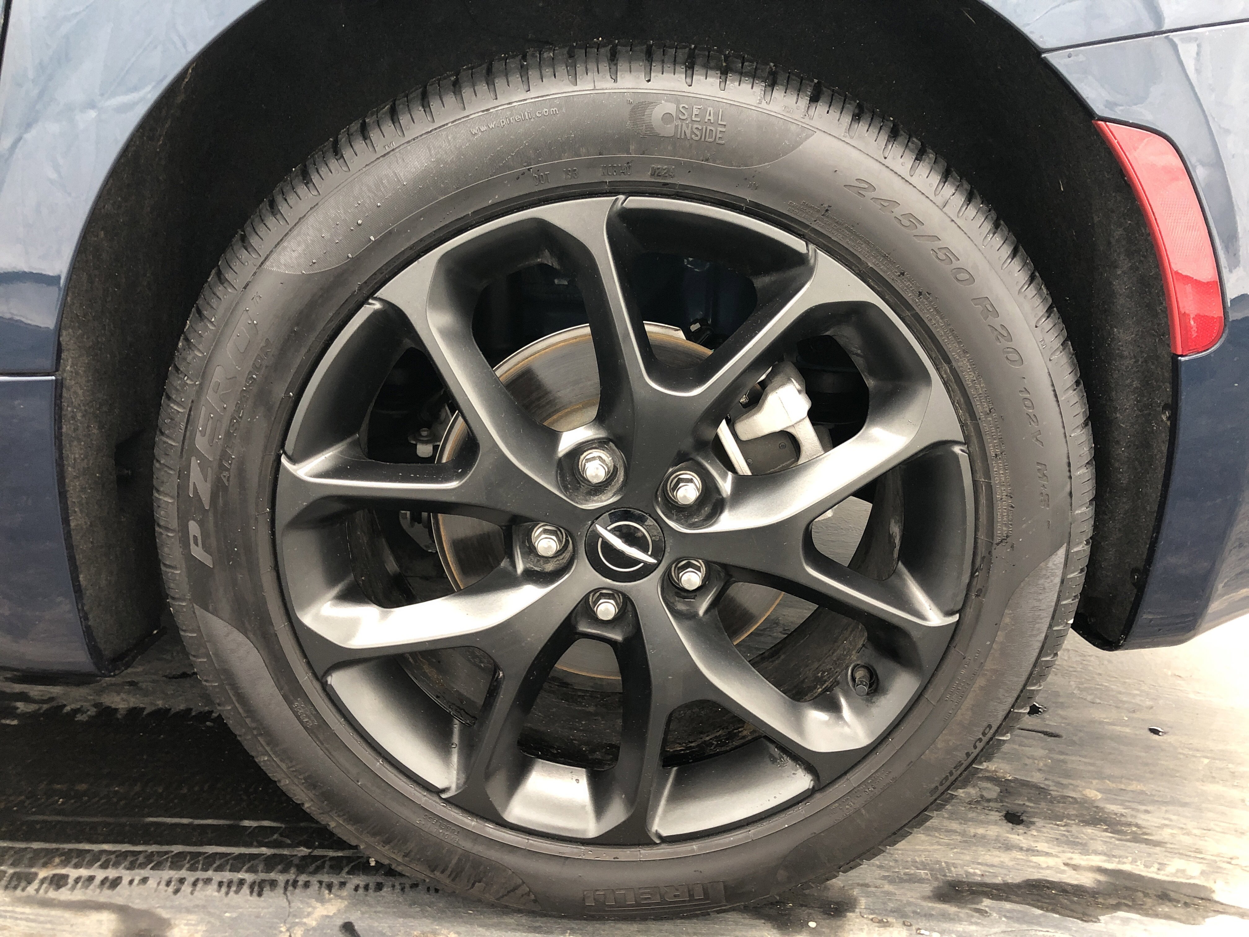 Certified 2025 Chrysler Pacifica Limited FWD image 24