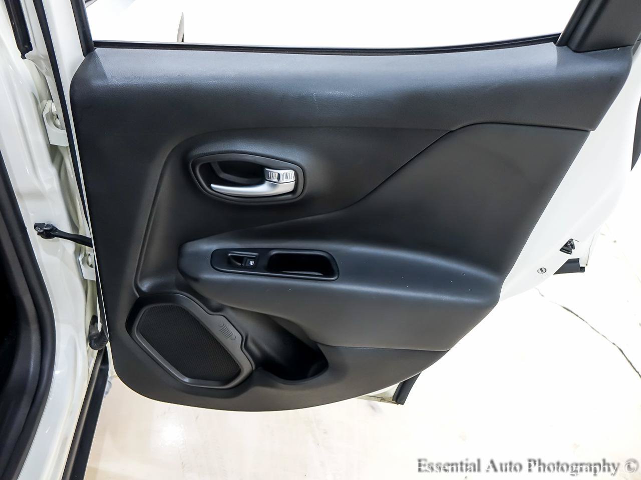 Used 2019 Jeep Renegade Trailhawk w/ Cold Weather Group II AWD/4WD image 28