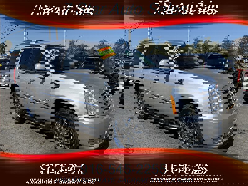 Used 2010 Cadillac Escalade AWD image 1