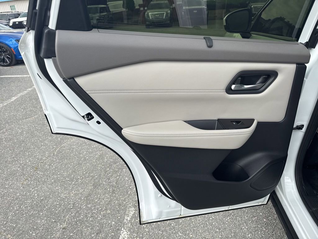 Used 2024 Nissan Rogue SV w/ SV Premium Package FWD image 27